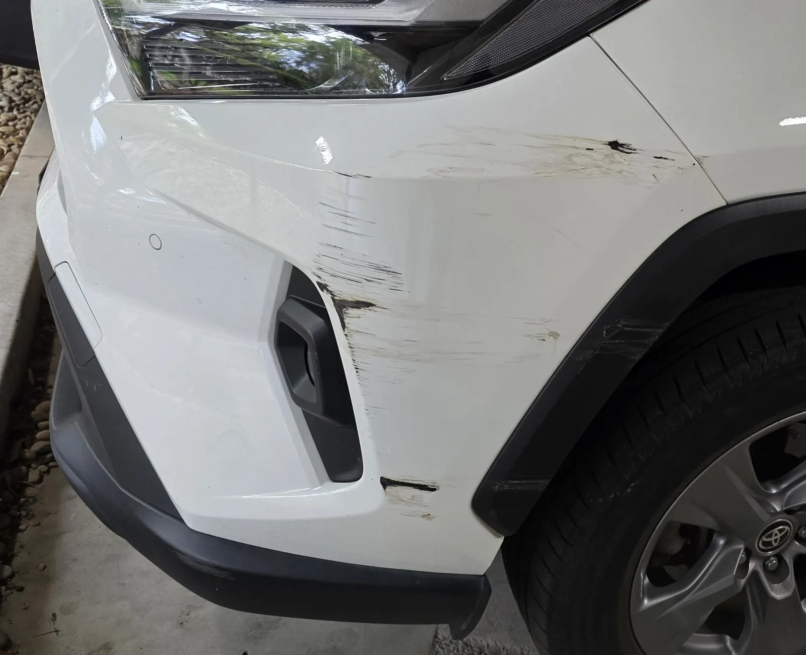 White SUV front bumper before repair