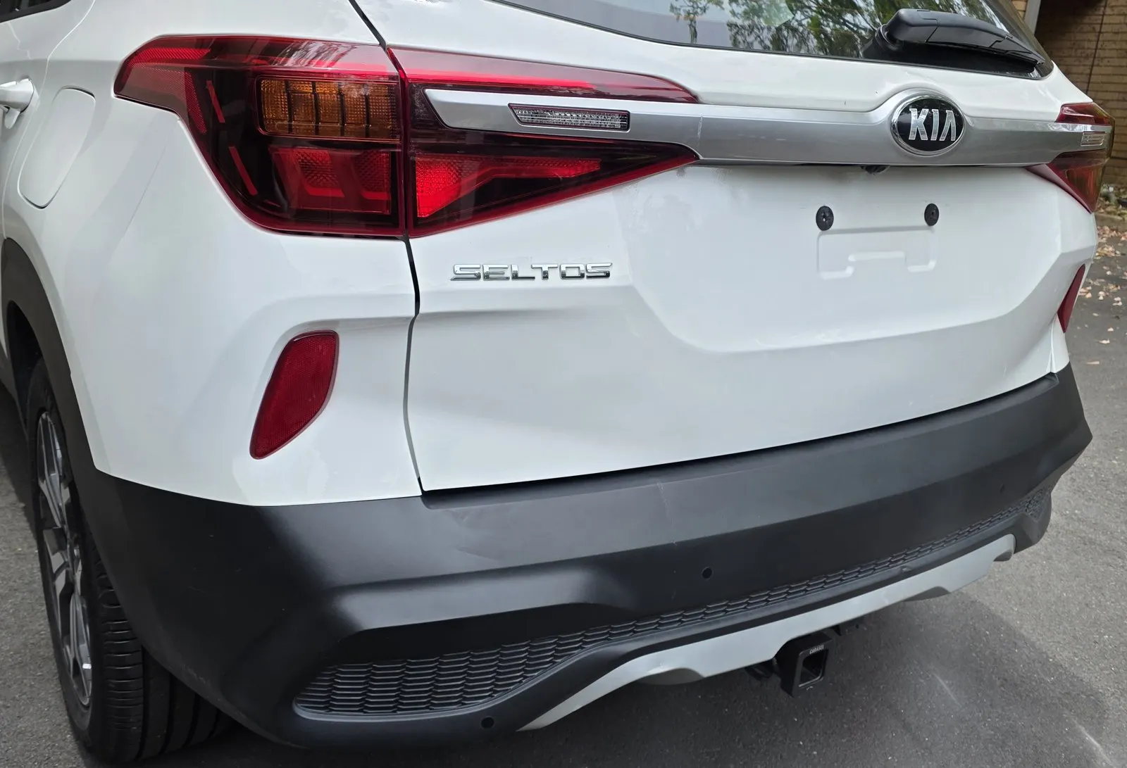 White SUV tailgate dent after repair