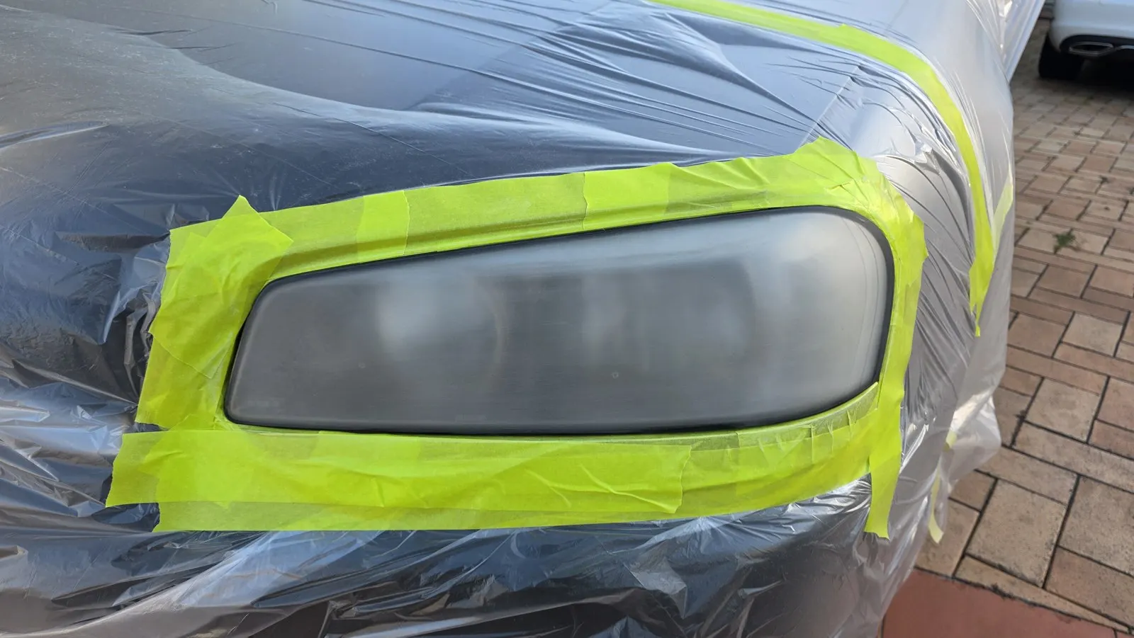 Headlight Restoration before repair